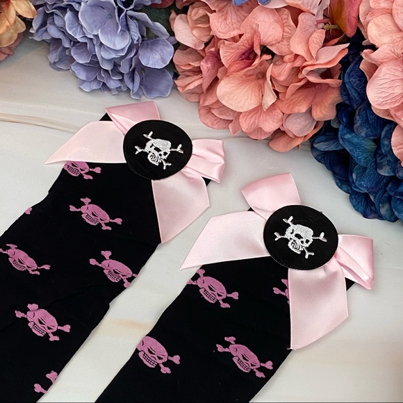 Gothic Long Black Knee High Stockings with Skulls & Pink Bows - Picture 10 of 16